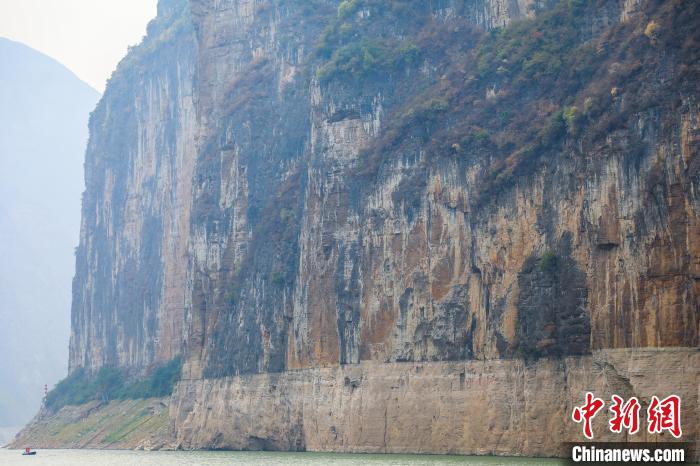 圖為瞿塘峽兩岸壯麗景致。　梁欽卿 攝