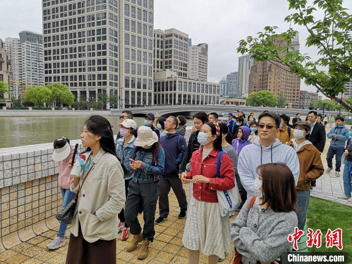 新階層人士走讀黃浦蘇州河沿岸?！》队畋?攝