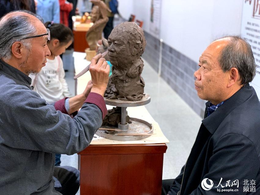 “魅力非遺，情系京西”北京地區(qū)非遺表演創(chuàng)作展開幕。人民網(wǎng) 孟竹 攝