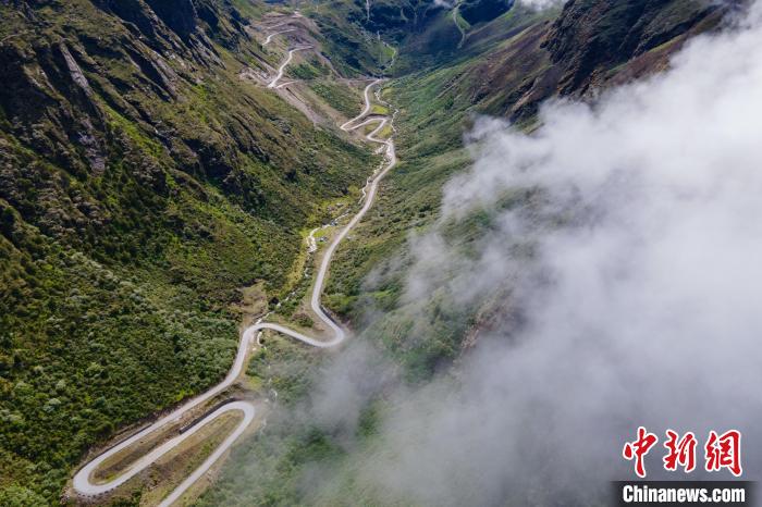 西藏山南，航拍勒布溝風(fēng)光。　江飛波 攝