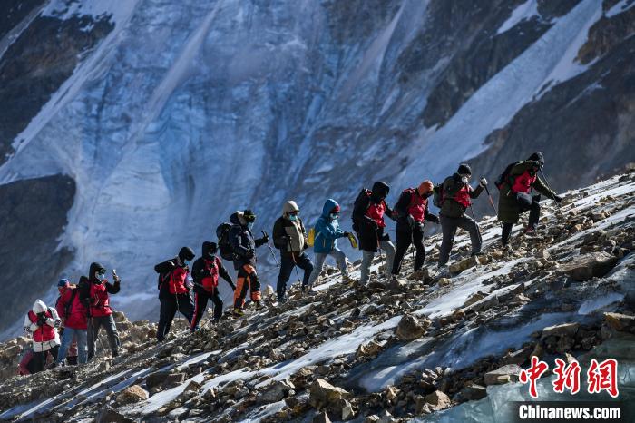 在西藏5000米以上獨(dú)立山峰舉行登山活動需提前一個(gè)月申請