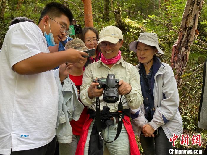 中國首批訪客進入祁連山國家公園青海片區(qū)進行生態(tài)體驗