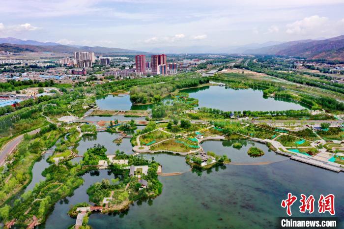 西北城市西寧立生態(tài)文明高地新典范：“一城山水、百園千姿”