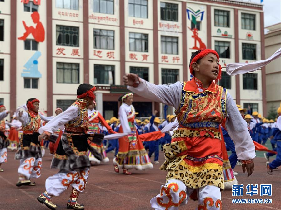 （社會(huì)）（1）西藏昌都：鄉(xiāng)村小學(xué)里的多彩生活