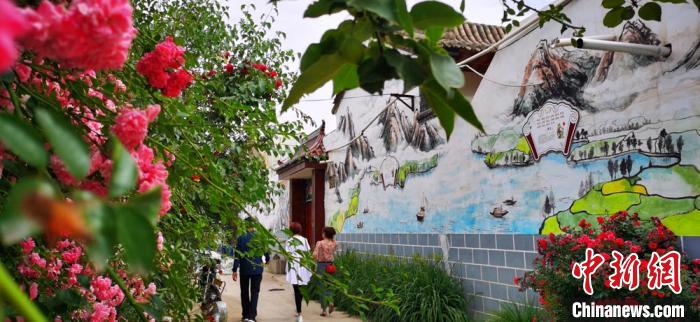 圖為臨夏州臨夏市羅家灣村村民開辦的農(nóng)家樂。(資料圖) 魏建軍 攝