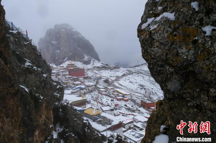 西藏丁青縣孜珠寺風(fēng)景壯觀秀麗