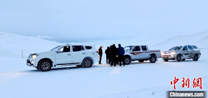 青海三江源：牧民生態(tài)管護人員開啟風雪巡山路