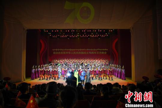 “90”后總導(dǎo)演完成西藏慶祝新中國成立70周年晚會(huì)“答卷”