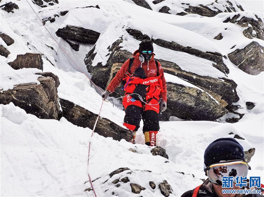 （2020珠峰高程測量）（4）珠峰高程測量登山隊撤回前進營地 登頂日期將再調整