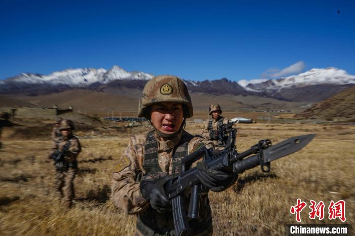 西藏山南軍分區(qū)某團開展“征戰(zhàn)練兵場”系列活動