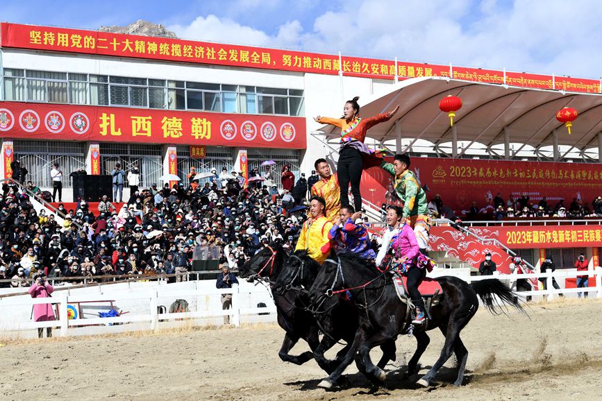 藏歷新年，精彩的馬術(shù)表演。潘多攝