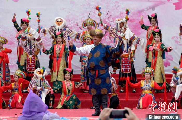 3月28日，西藏林芝第二十屆桃花旅游文化節(jié)開幕式上的文藝表演?！±盍?攝