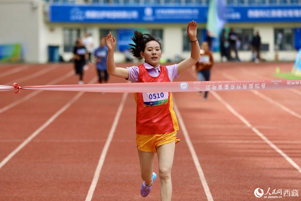 女子400米競速賽實況。